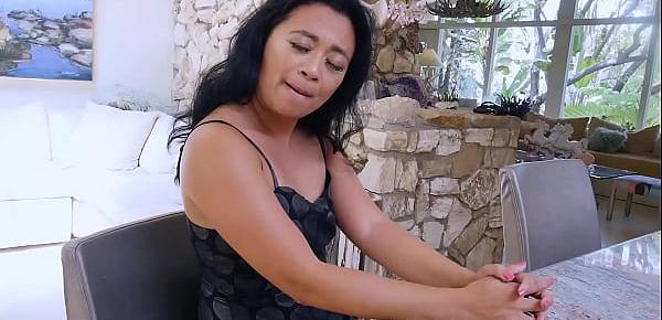  Pretty Asian stepmom danced on guys cock with her ass